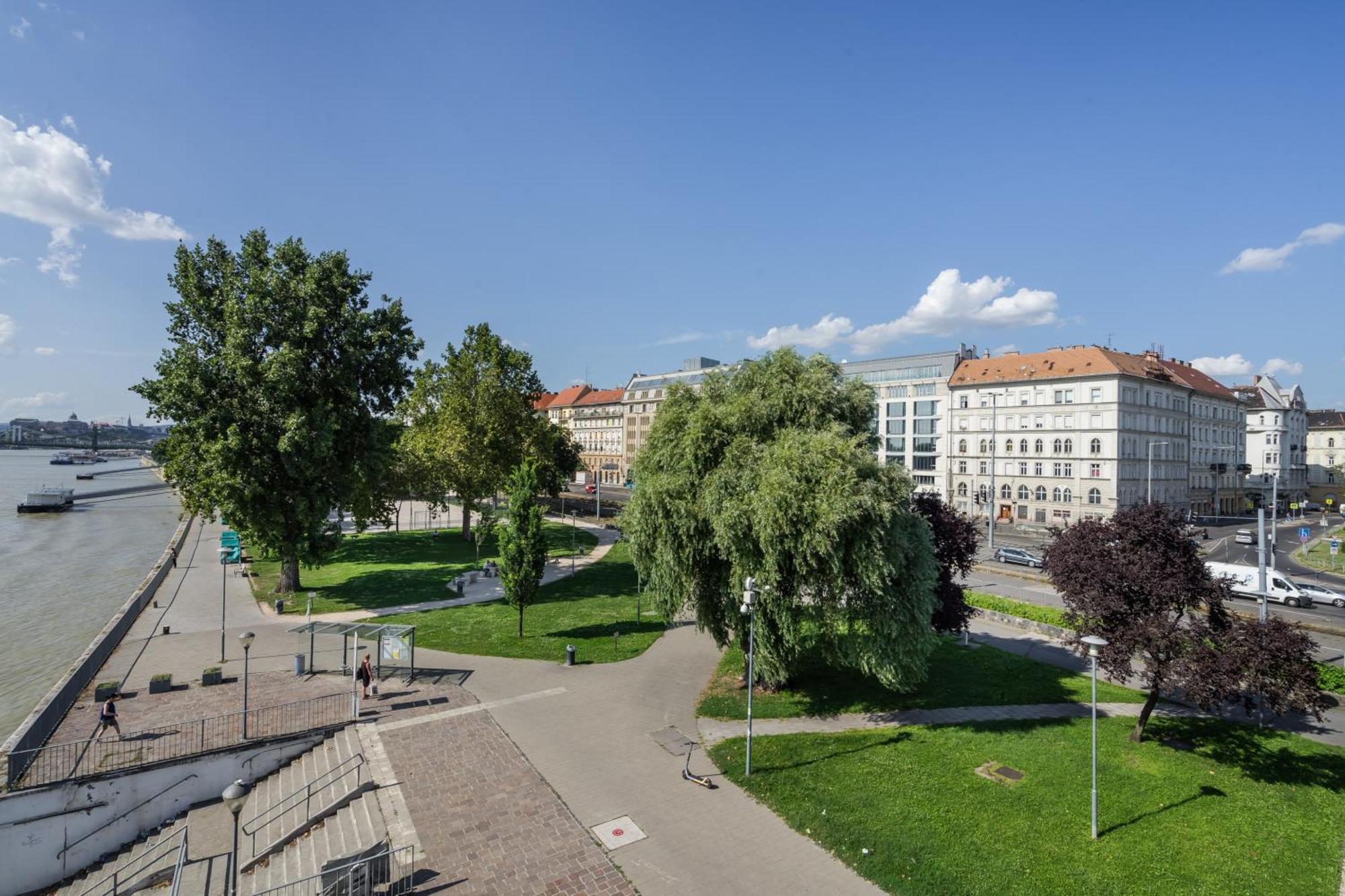 Apartment Near The River 1