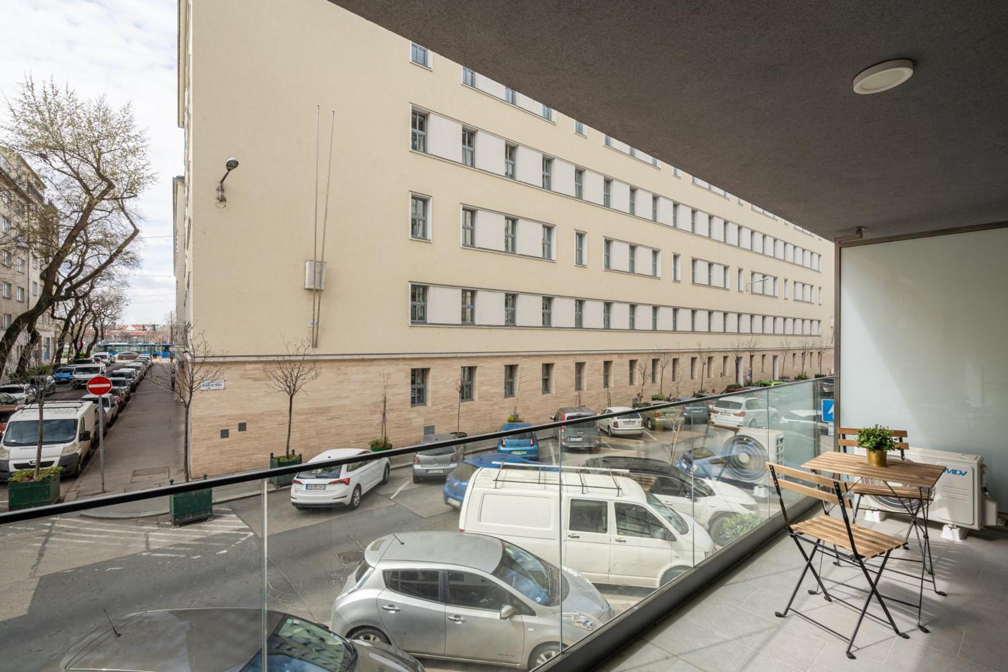 Apartment Near The River 1