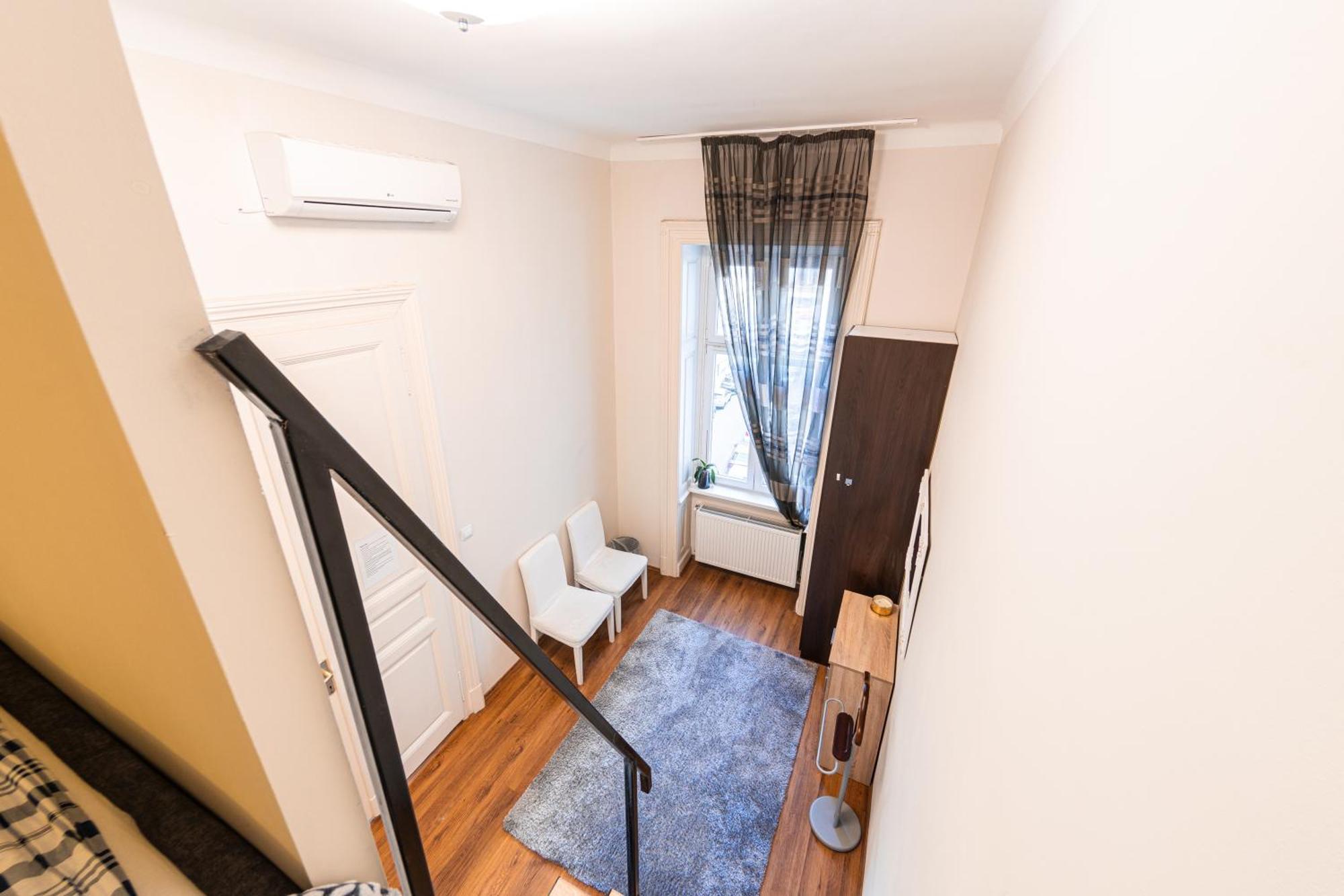 Urban Hostal *