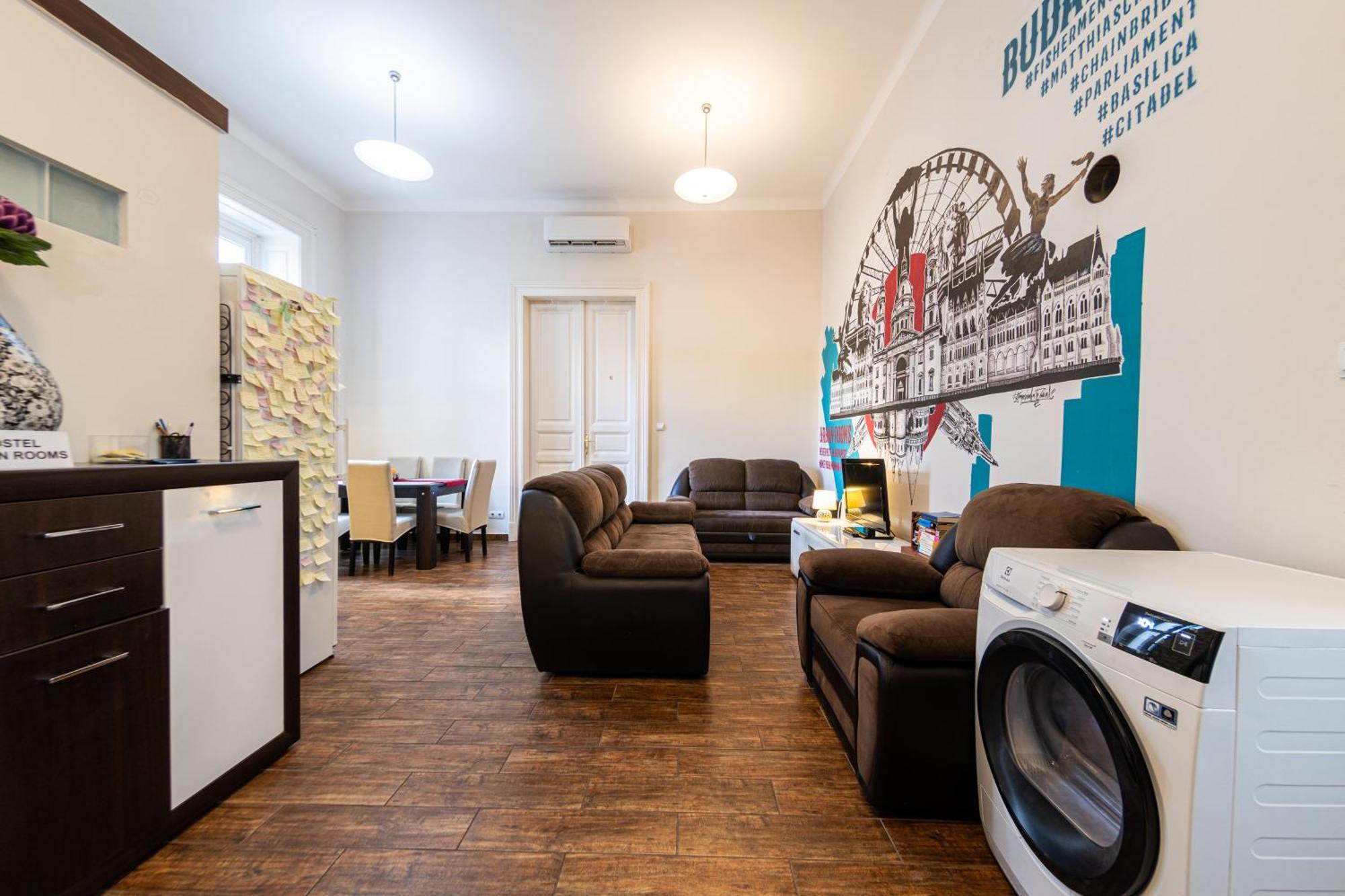 Urban Hostal *