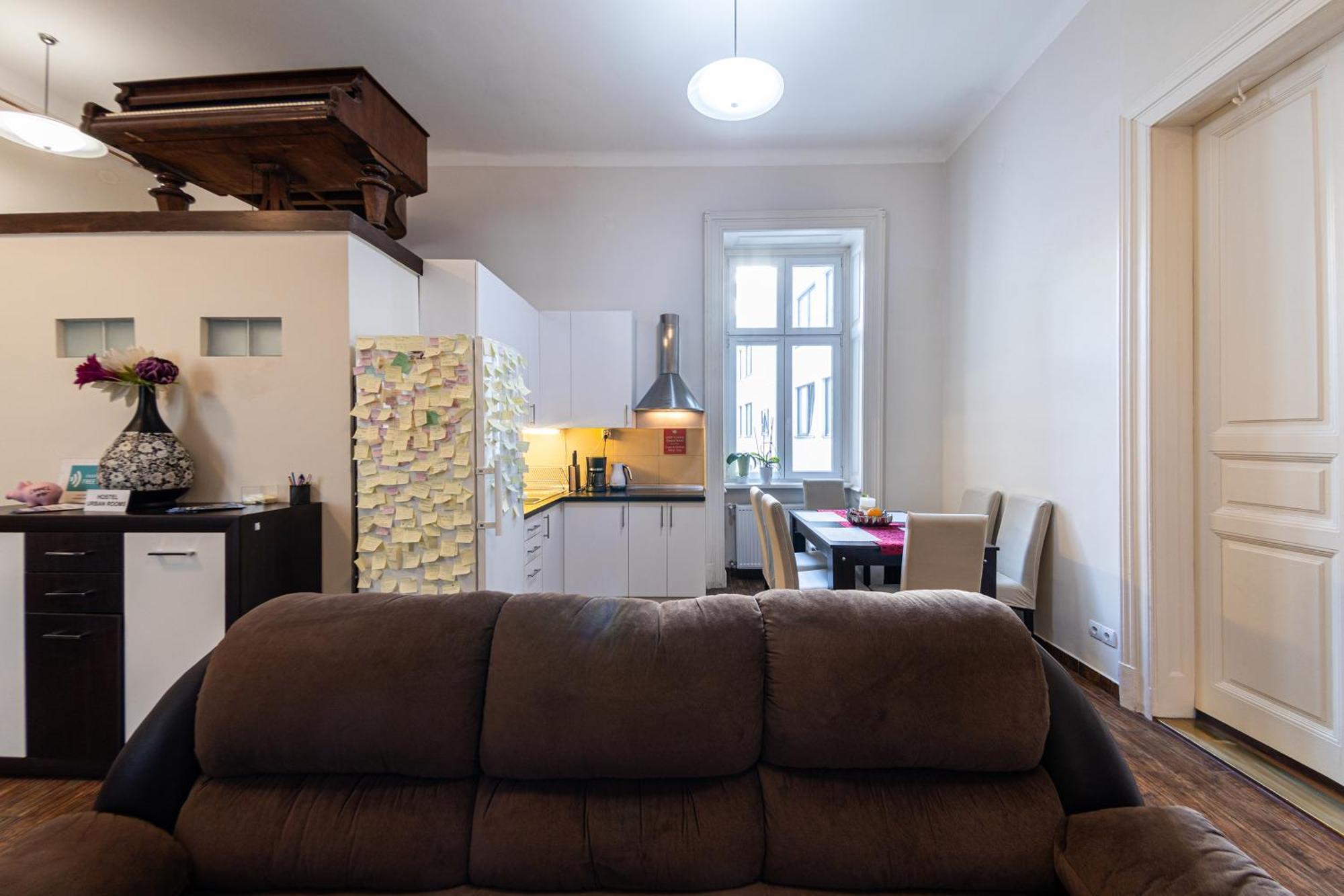 Urban Hostal *
