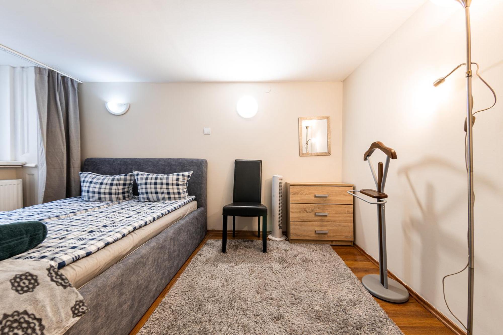 Urban Hostal *