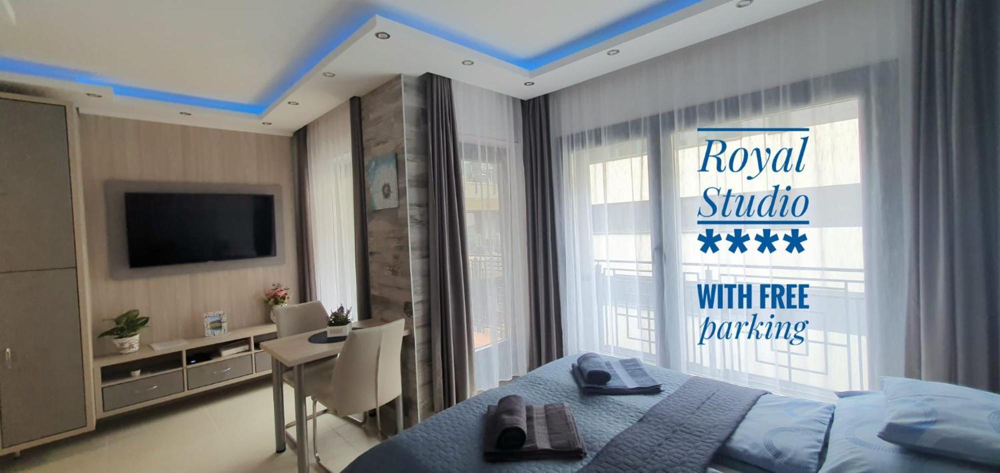Royal In The Center With Free Parking! *