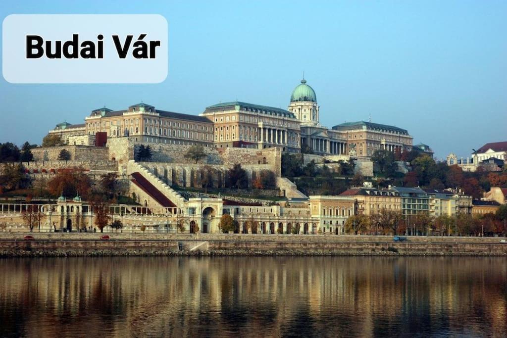 Royal In The Center With Free Parking! Apartman
