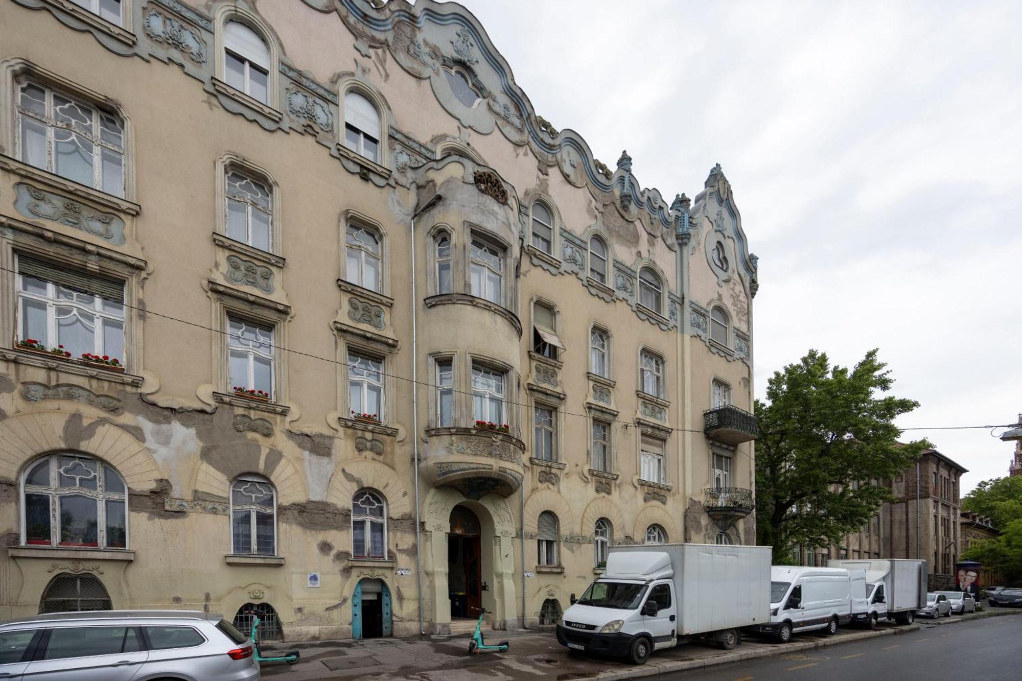 Deluxe In Art Nouveau House- With Garage Appartement *