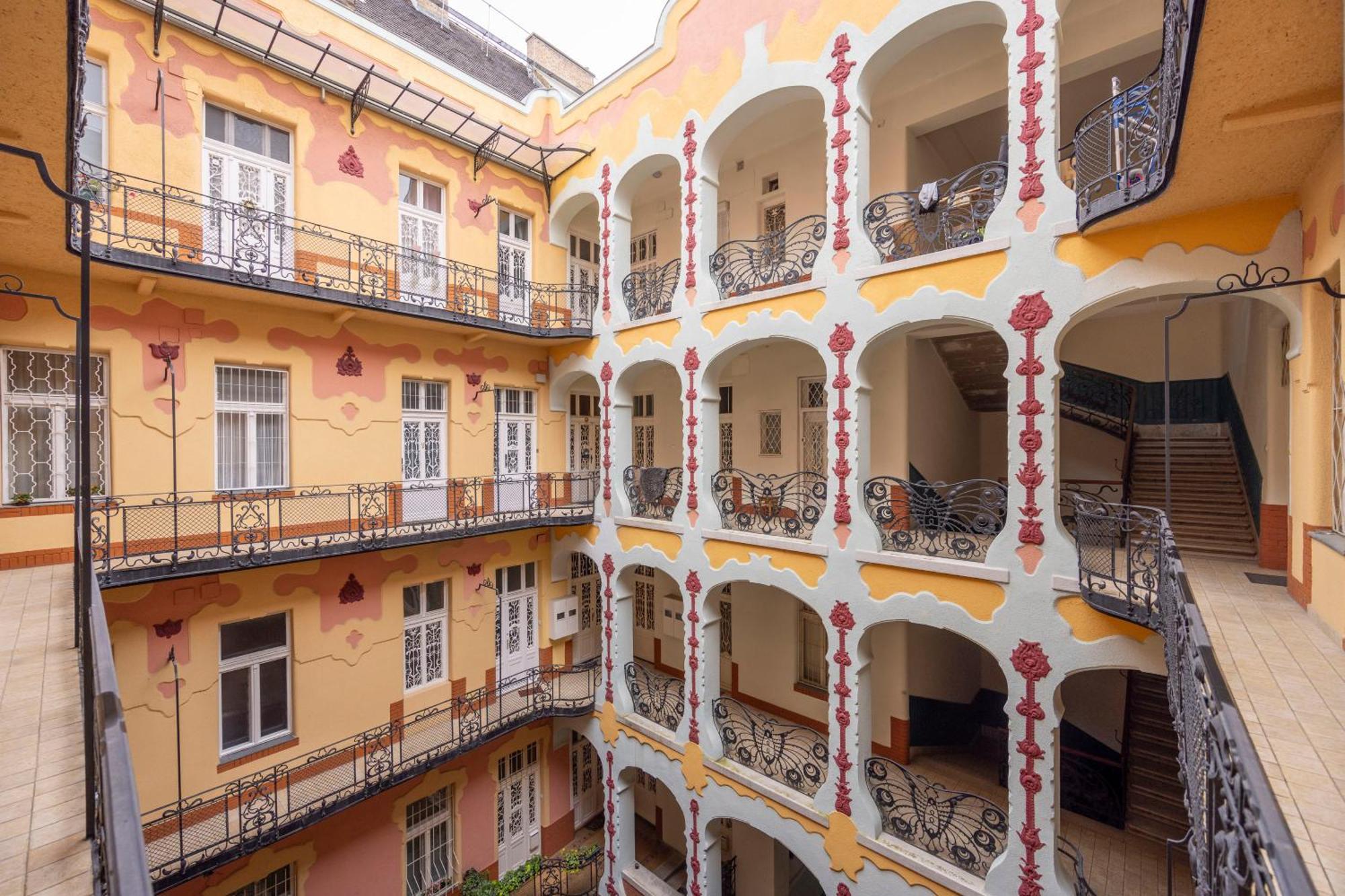 Appartement Deluxe In Art Nouveau House- With Garage