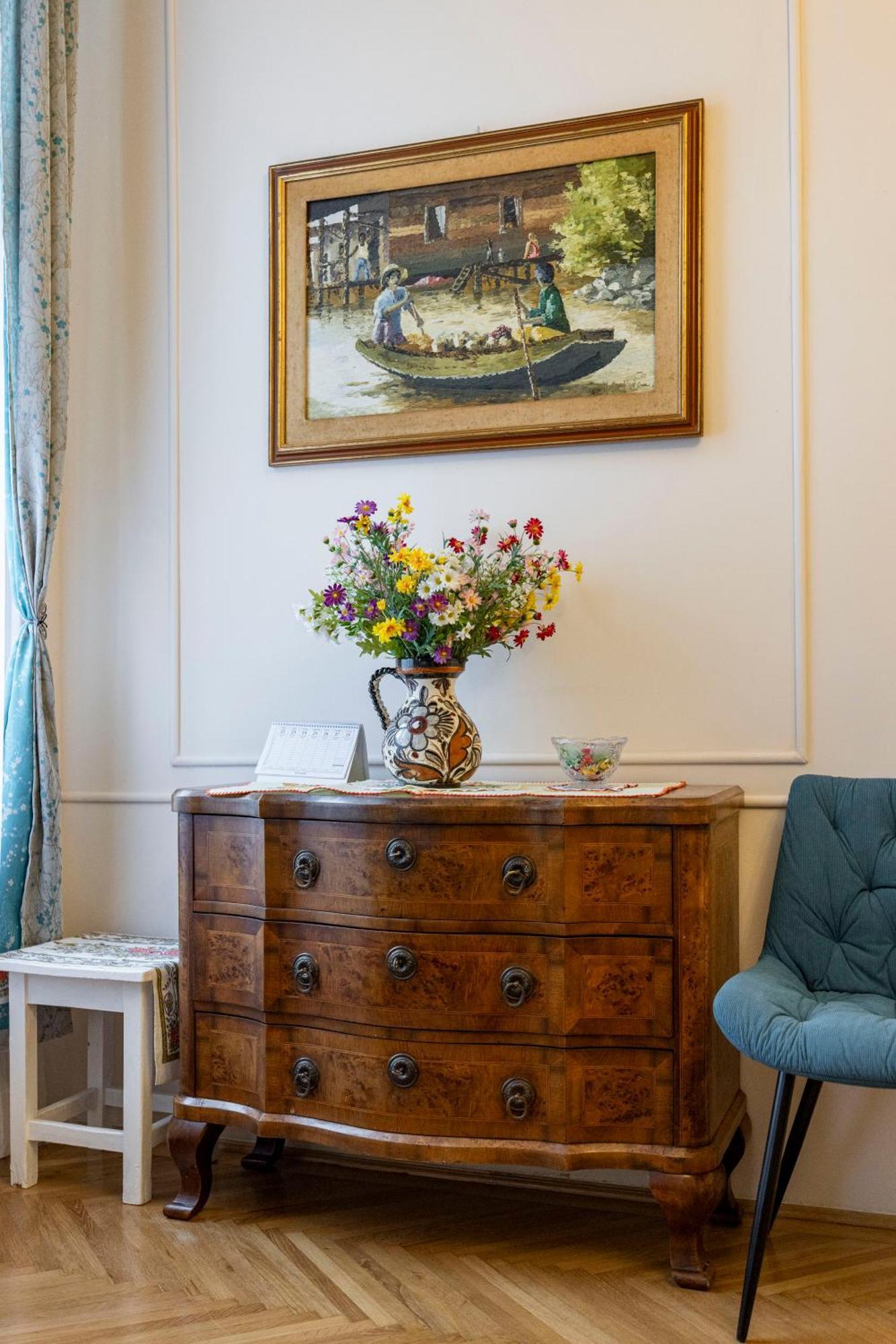 Appartement Deluxe In Art Nouveau House- With Garage *