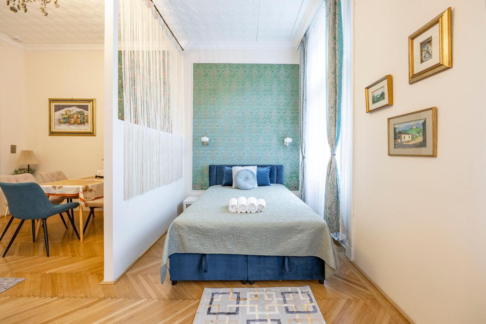 Appartement Deluxe In Art Nouveau House- With Garage