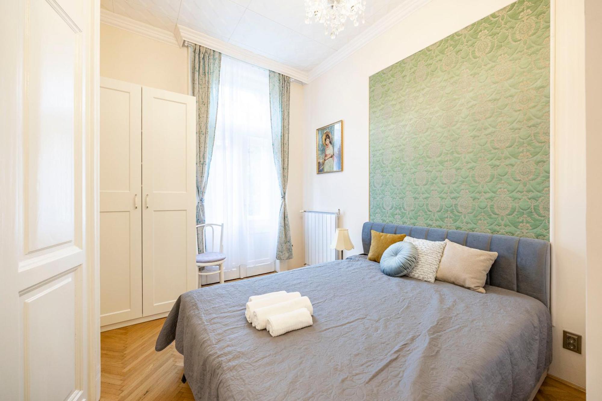 Deluxe In Art Nouveau House- With Garage Appartement Boedapest