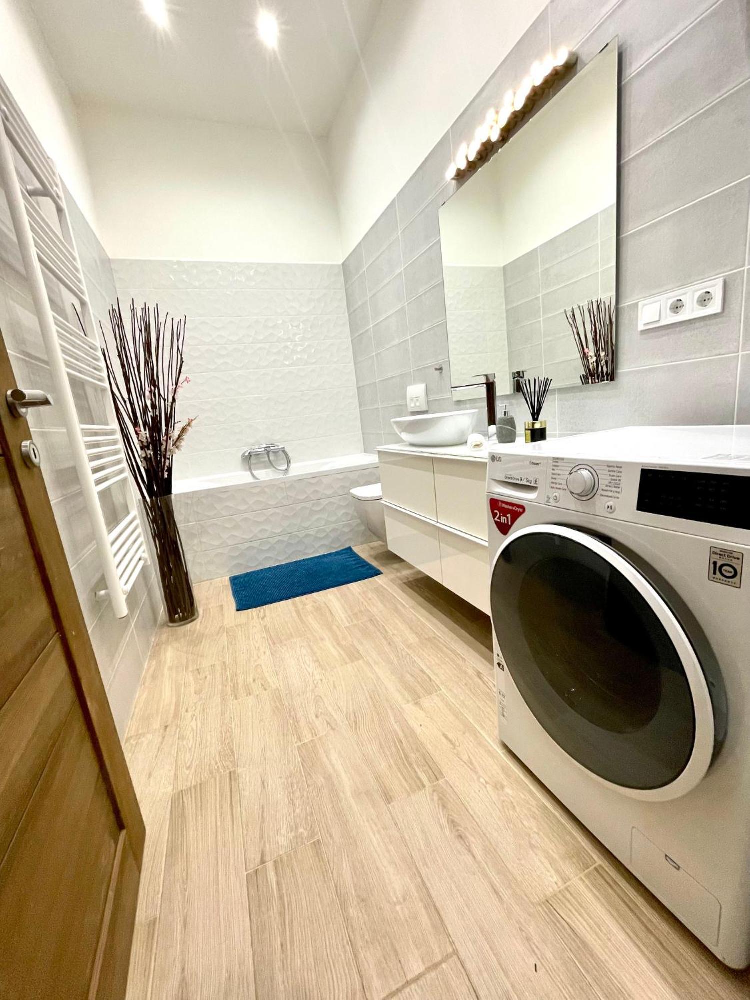 Smart Near The Westend City Center Apartment Budapest