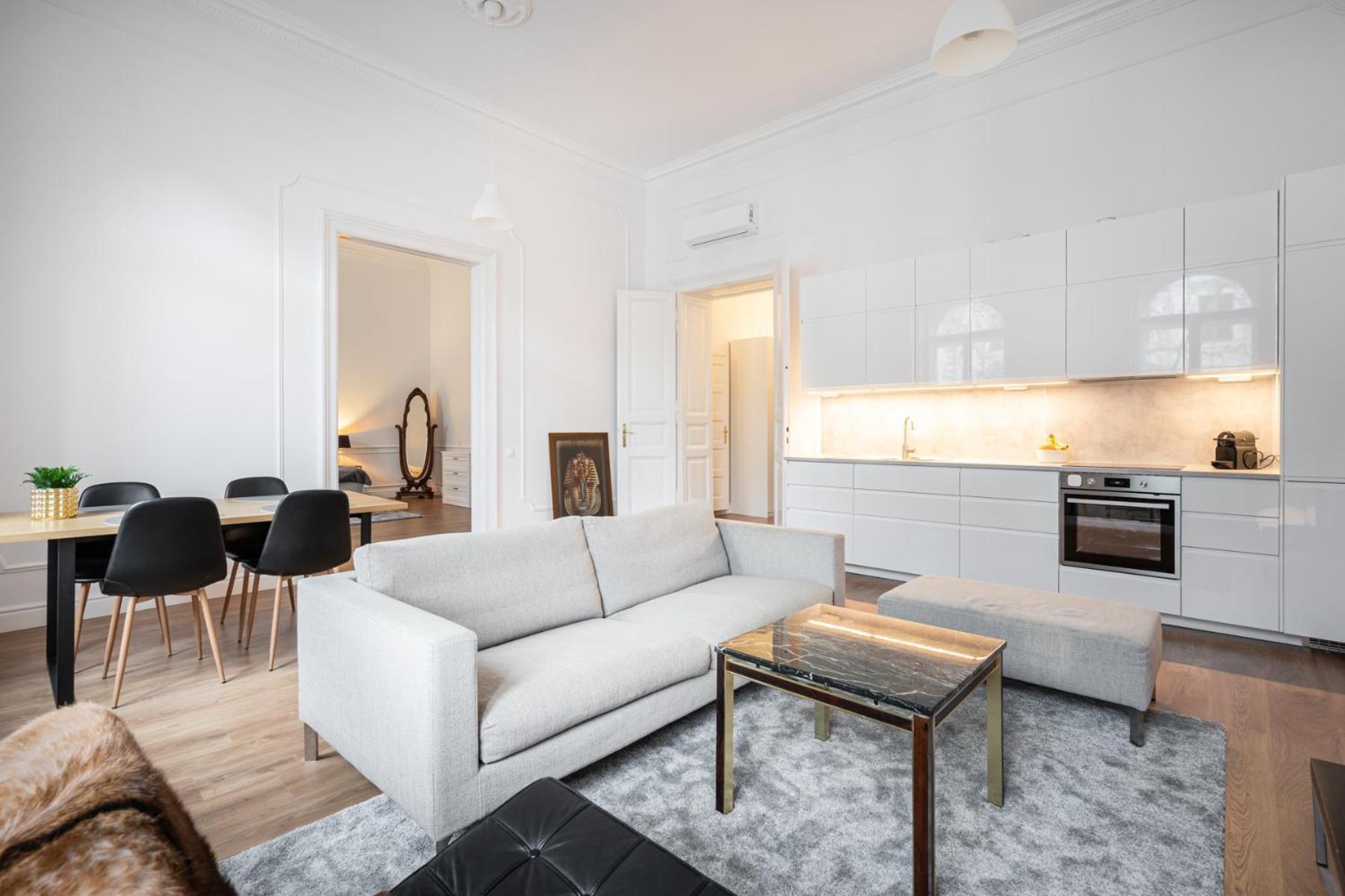 Classical With Modern Style Downtown! *