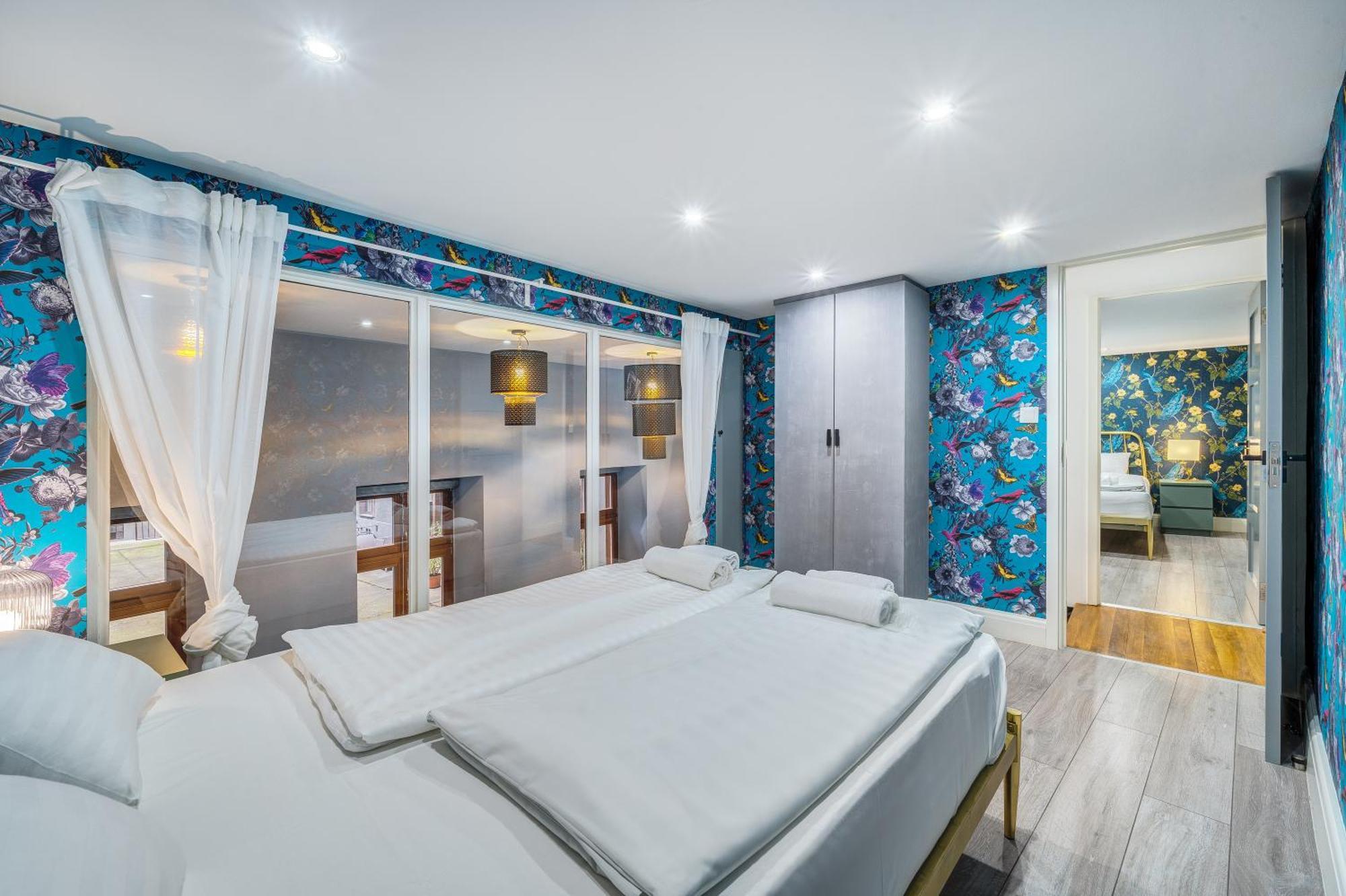Azure Oasis In The Heart Of The Apartamento