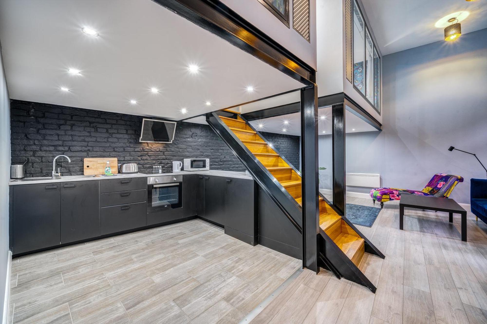 Azure Oasis In The Heart Of The Apartamento Budapest