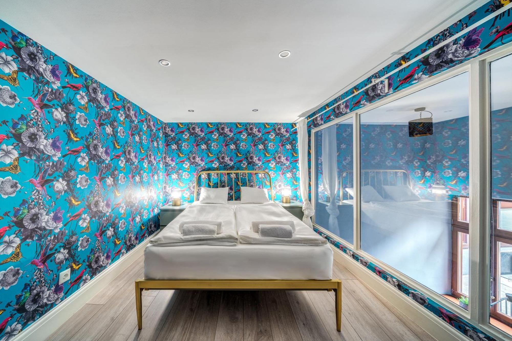Azure Oasis In The Heart Of The Apartamento Budapest