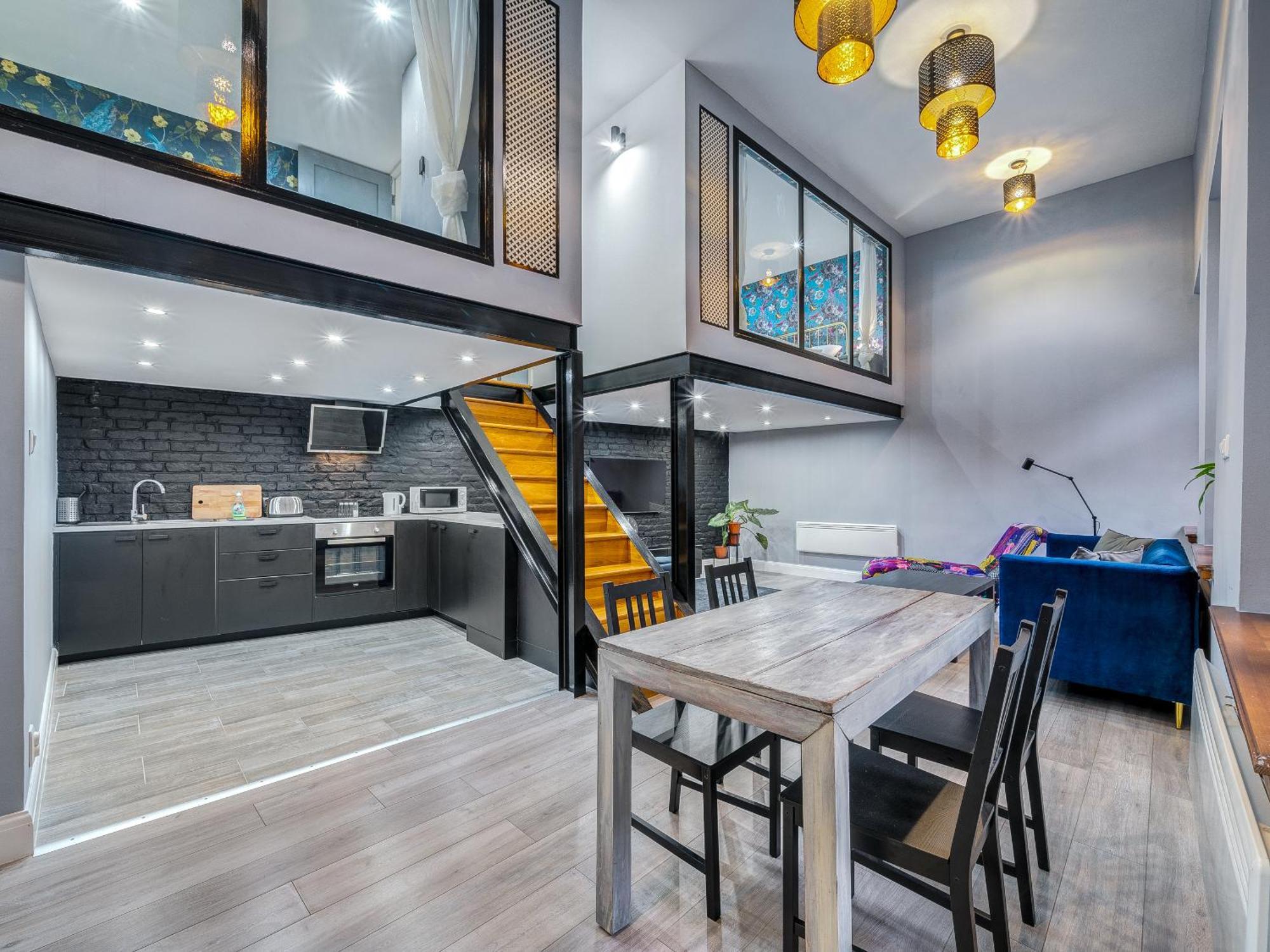 Azure Oasis In The Heart Of The Apartamento Budapest