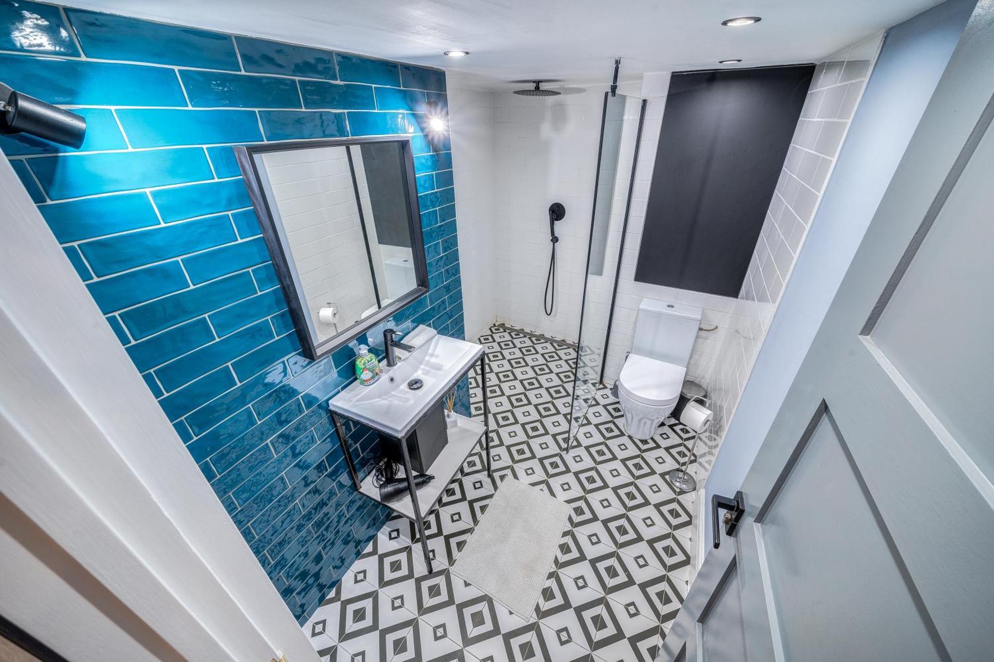 Azure Oasis In The Heart Of The Apartamento *