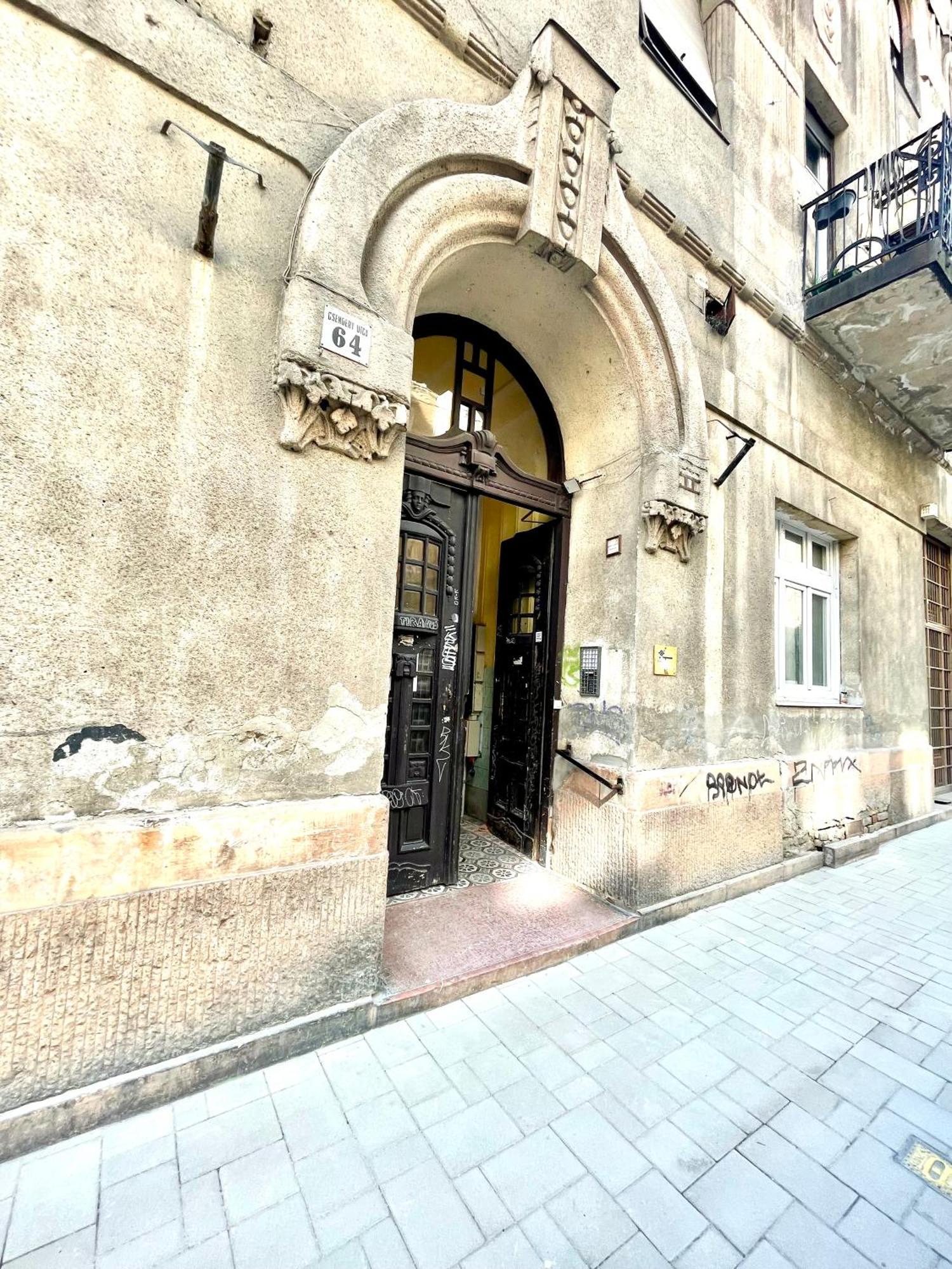Teresian Near The Andrassy Street Free Air Conditioner Free Coffee Apartment Budapest