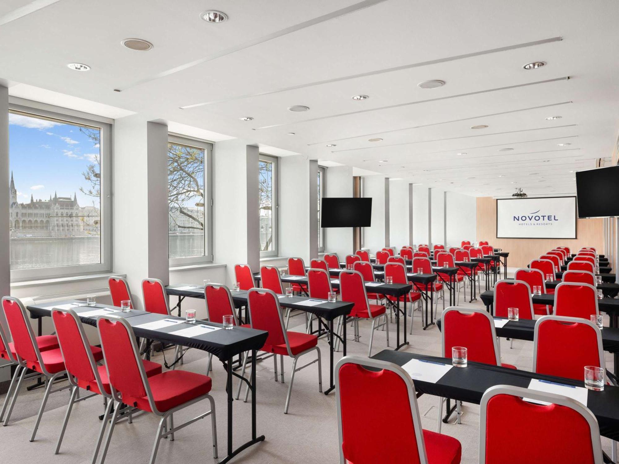 Hotel Novotel Danube 4*