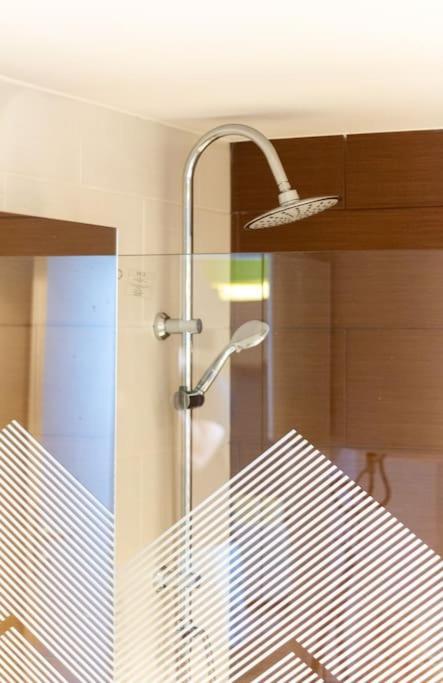 Galerie Grandeur With 2br By Newave Apartamento Budapest
