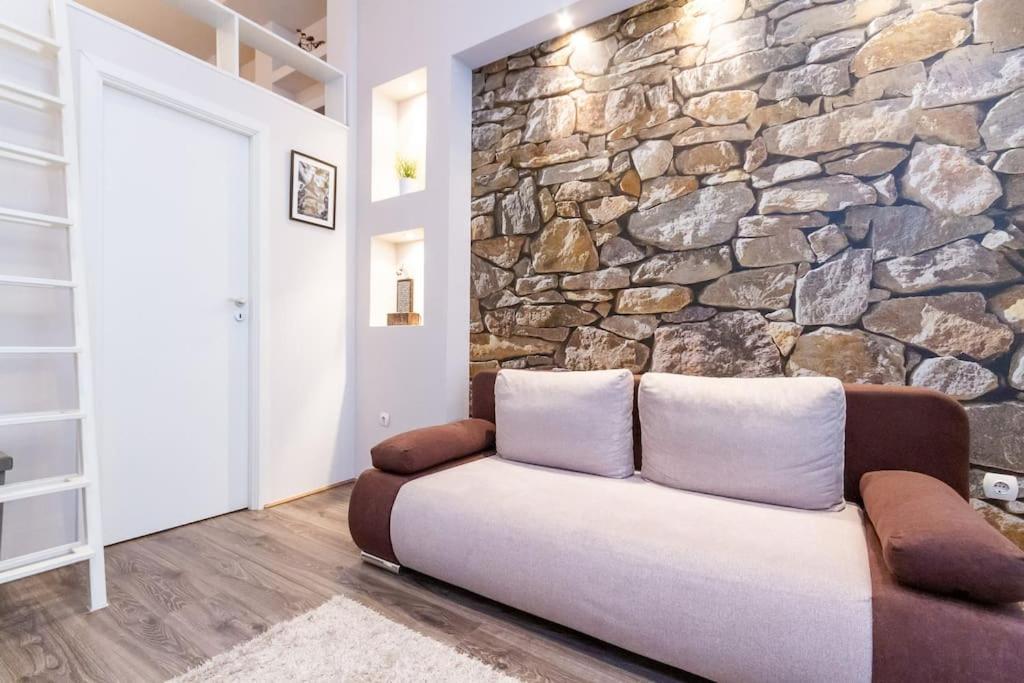 Galerie Grandeur With 2br By Newave Budapest