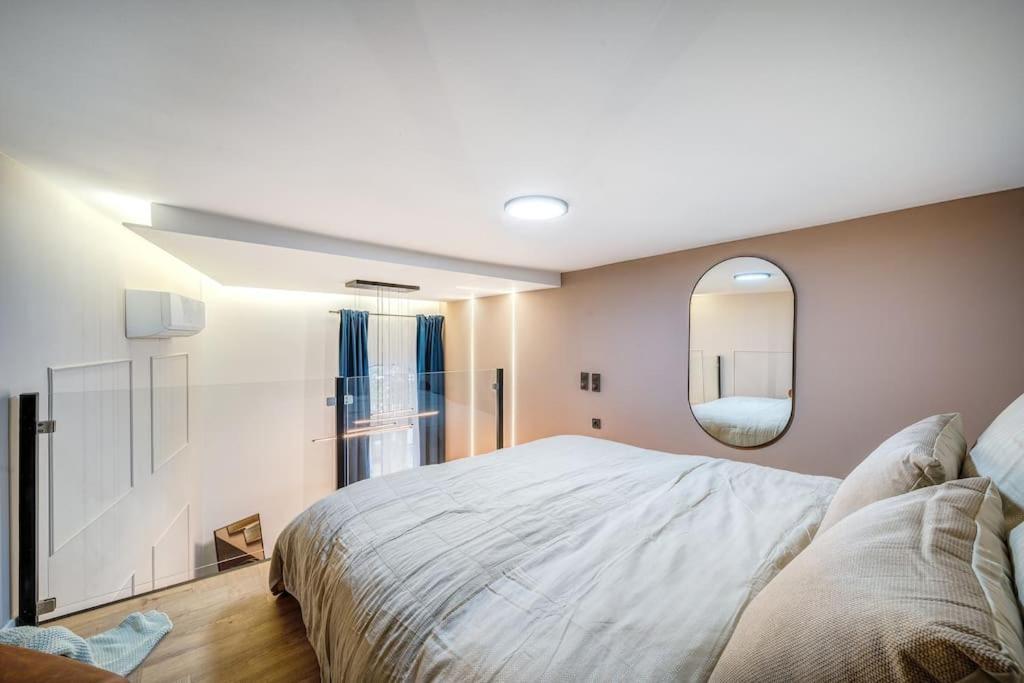 Modern Oasis In Roekk Street By Newave *