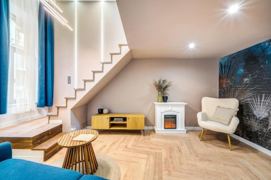Modern Oasis In Roekk Street By Newave *