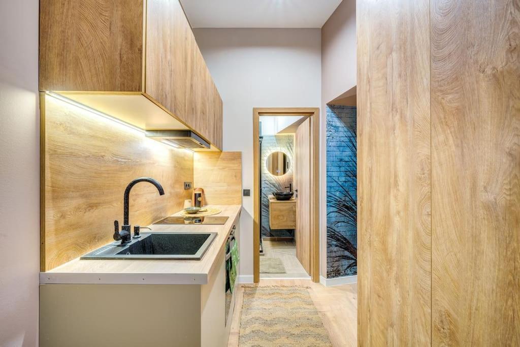 Apartment Modern Oasis In Roekk Street By Newave