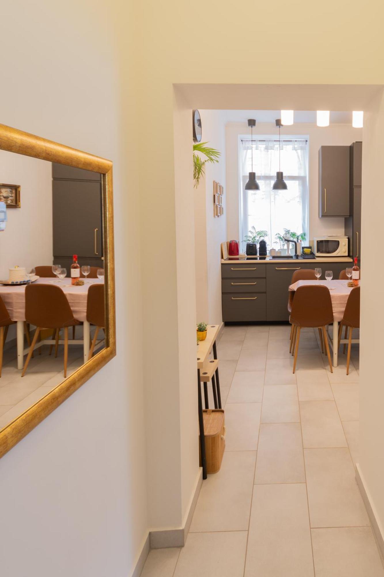 Apartamento Quiet In The Bustling Center *