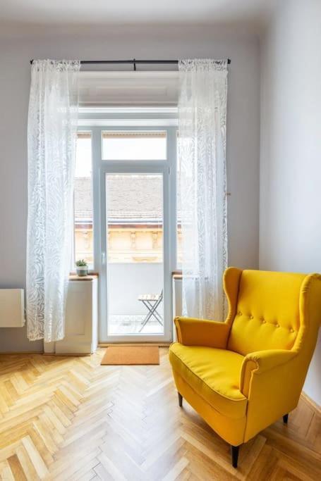 Elegant And Modern In The Centre Apartment Budapest