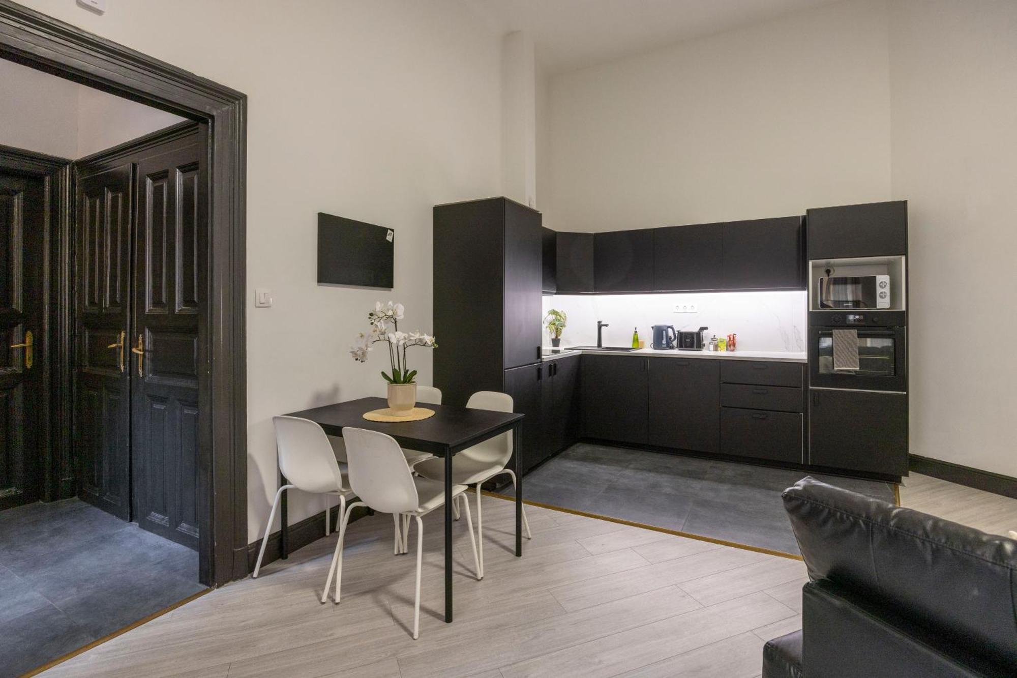 Bp Superior With 2bedrm, 2bathroom Apartment *