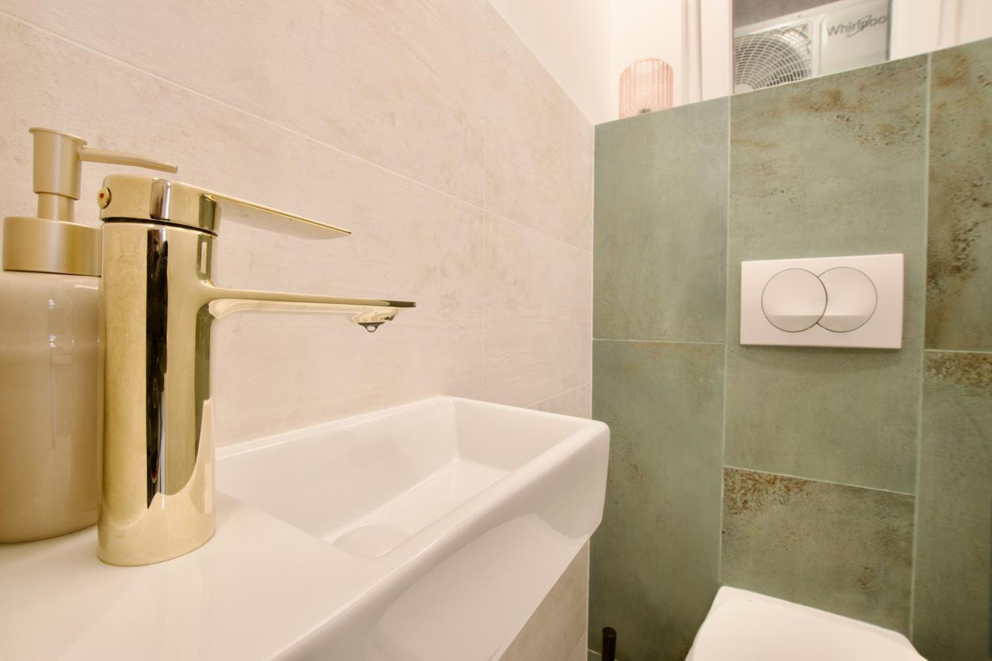 Standard By Hi5-paulay Ede Budapest