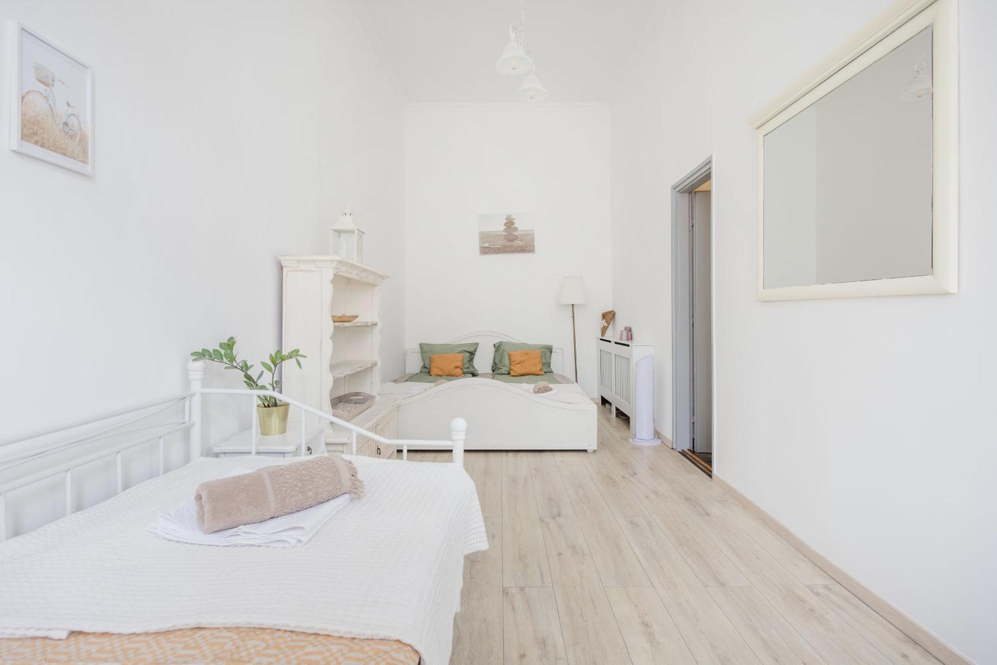 A Touch Of Provence And Pastels In The Centre * Budapest