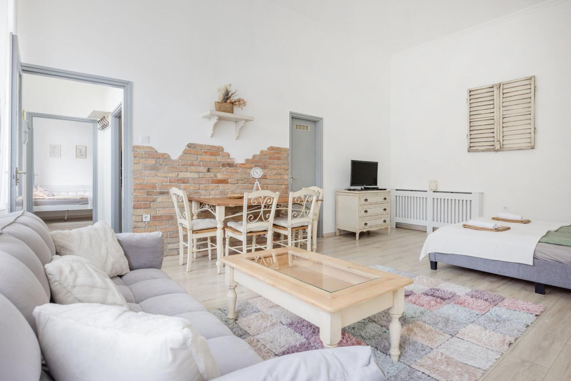 Apartman A Touch Of Provence And Pastels In The Centre Budapest