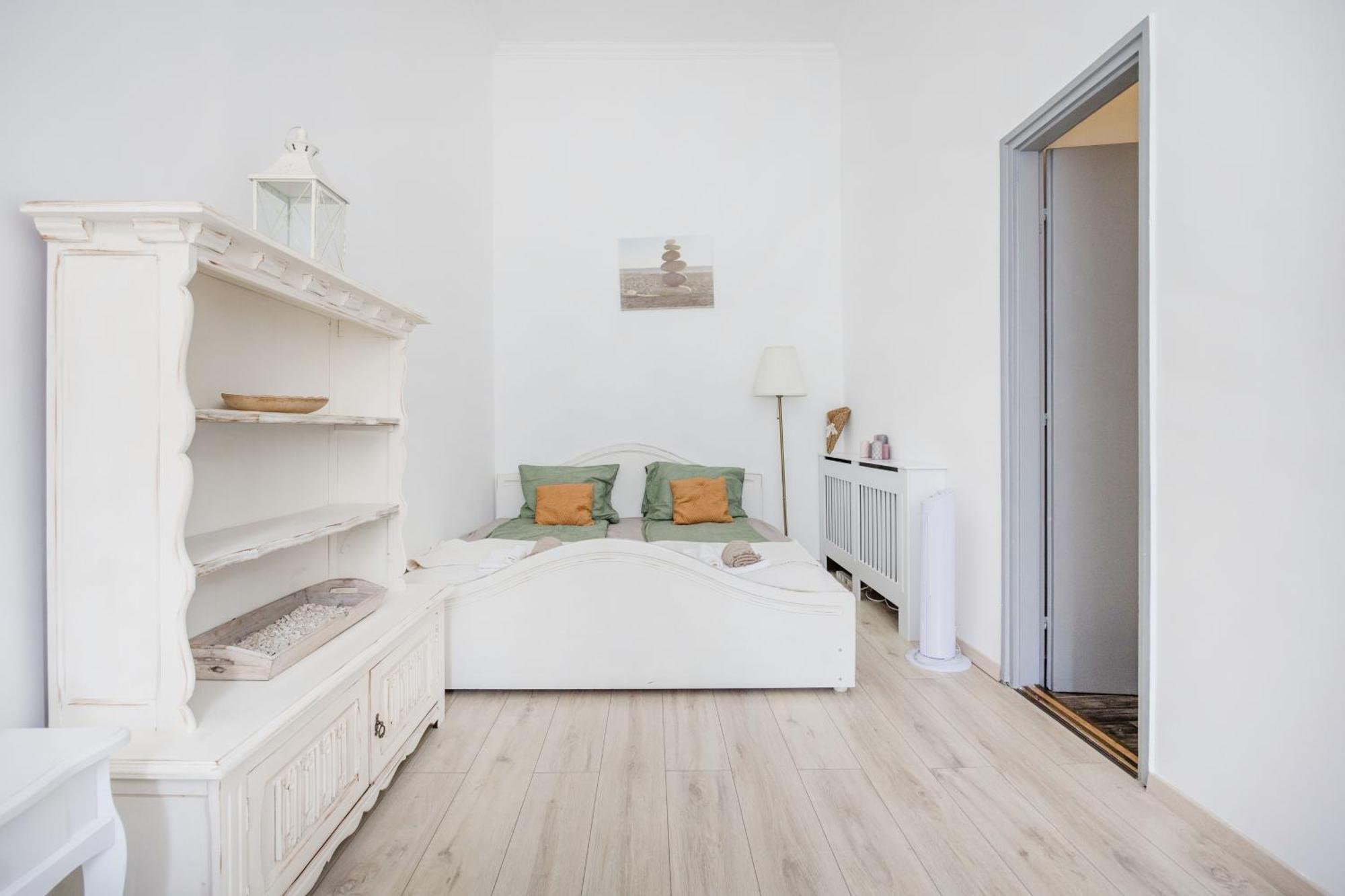 A Touch Of Provence And Pastels In The Centre Apartman