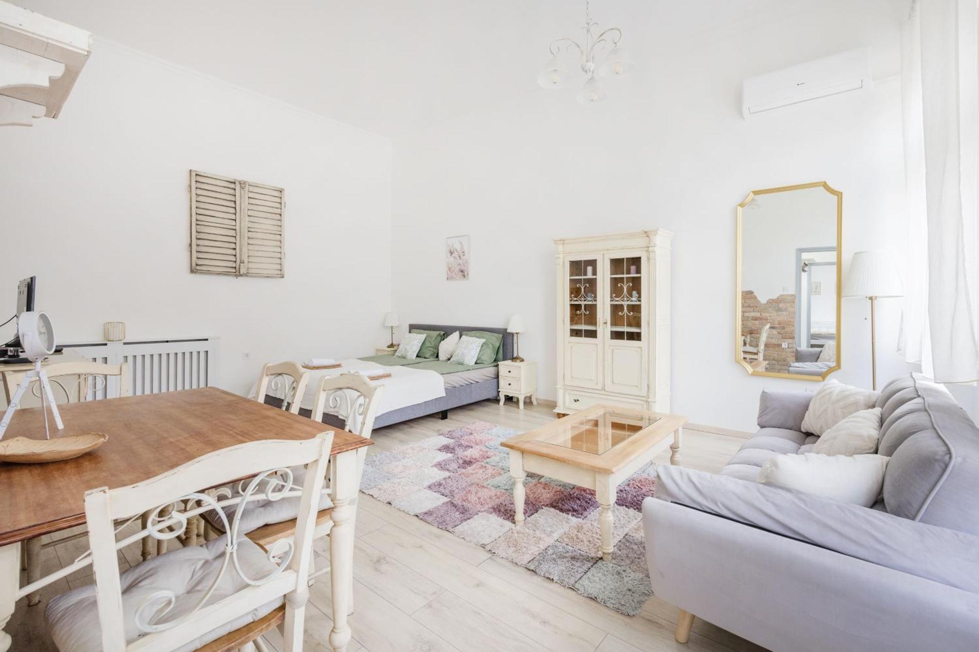 A Touch Of Provence And Pastels In The Centre Apartman Budapest