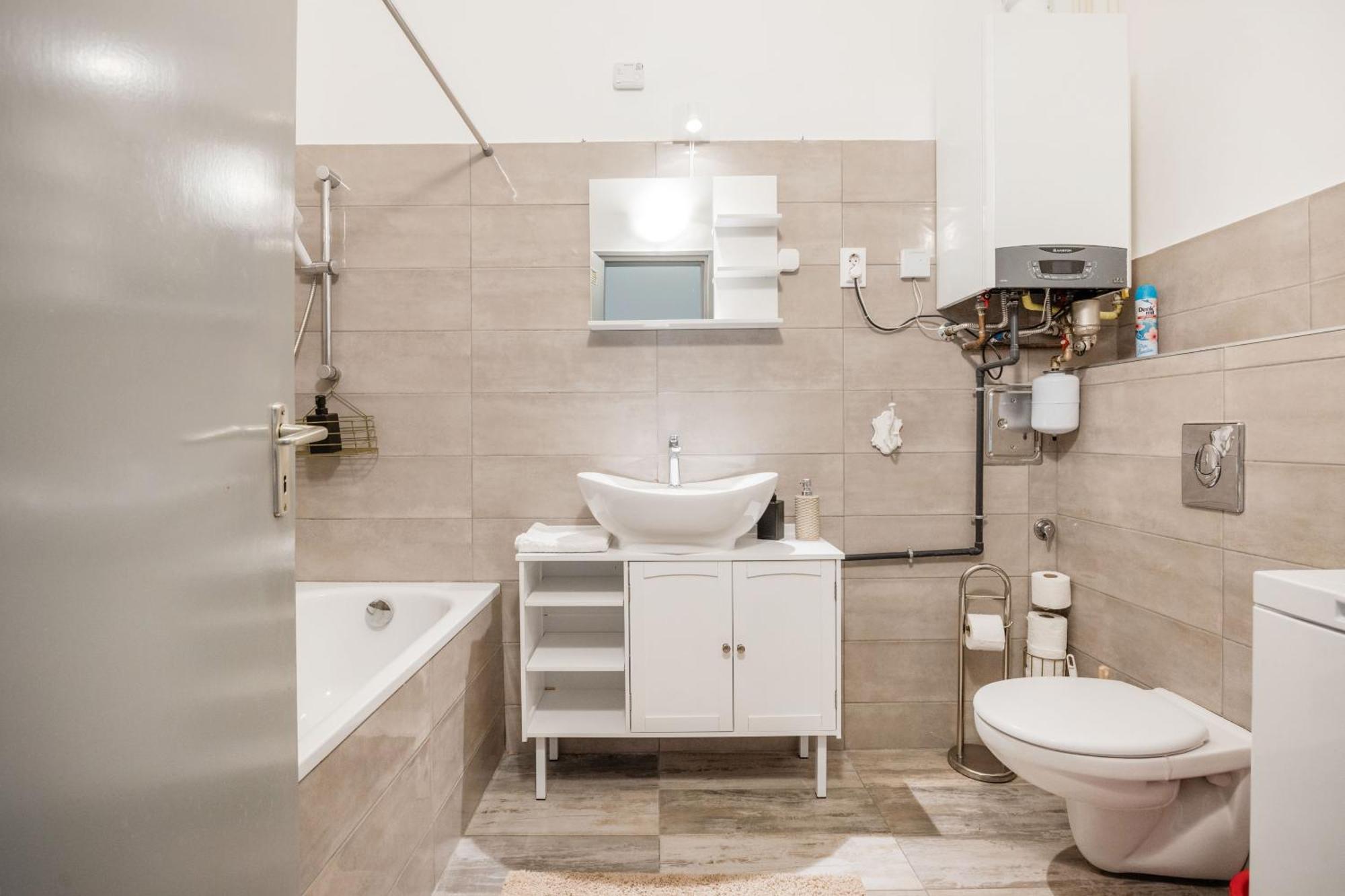 A Touch Of Provence And Pastels In The Centre Apartman