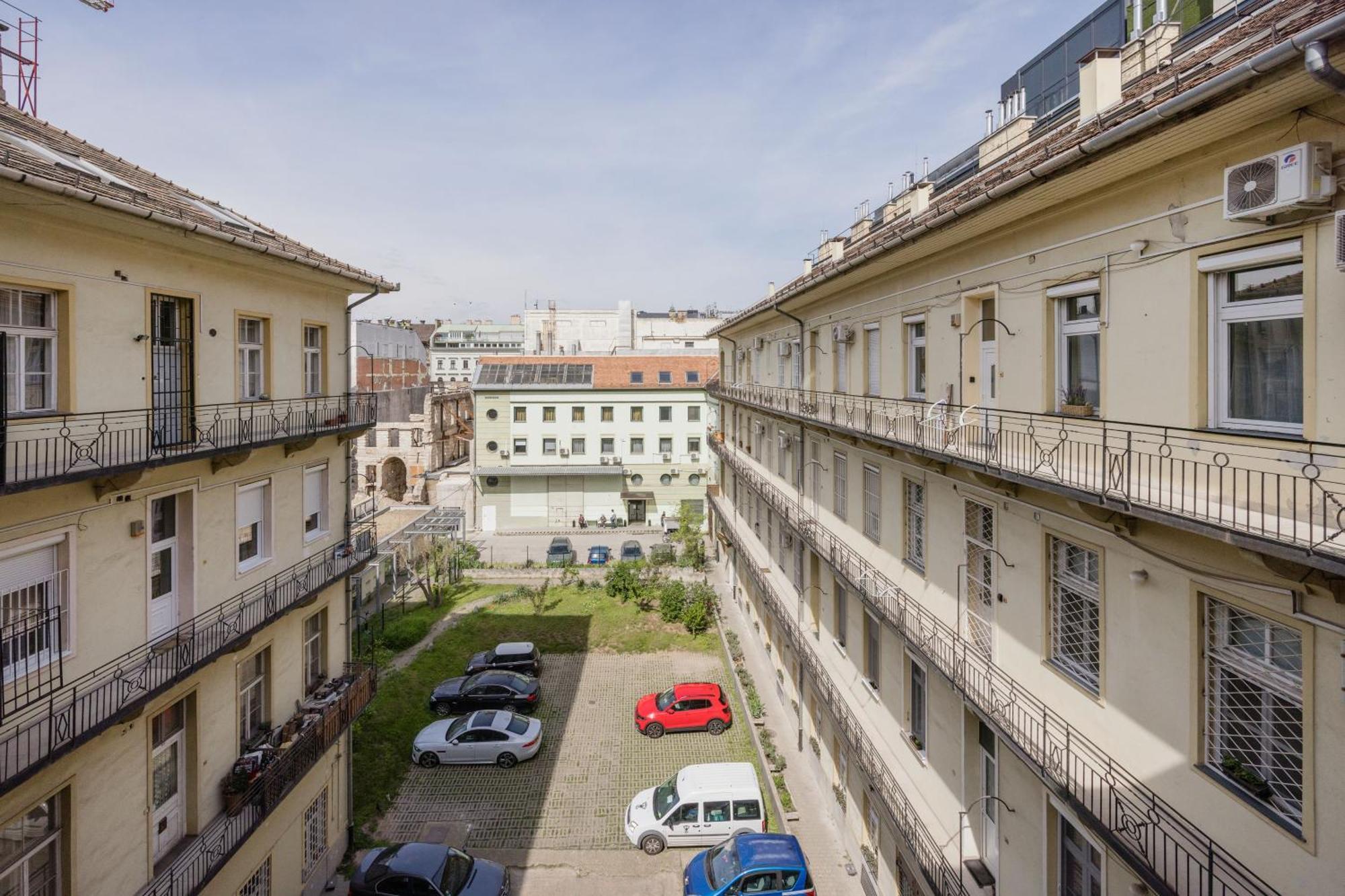 A Touch Of Provence And Pastels In The Centre Apartman *