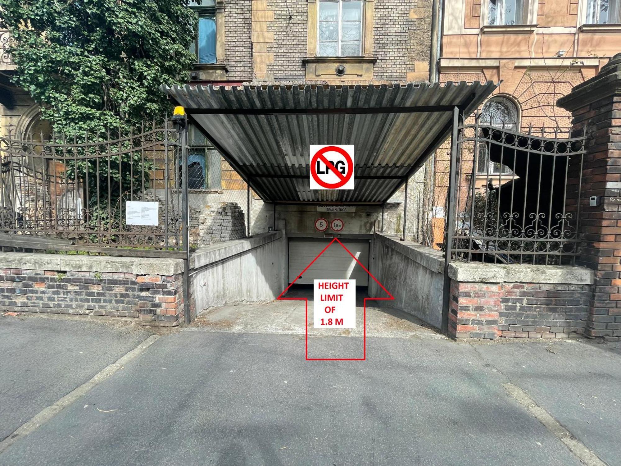 Inbp05 #freeparking * Budapest