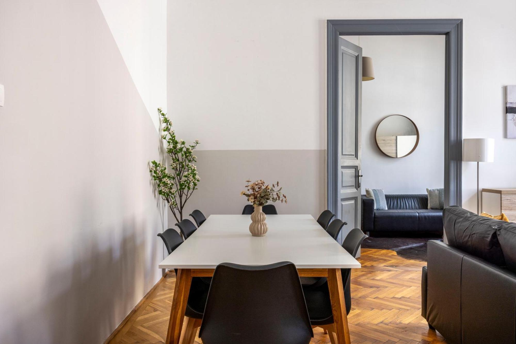 Charming & Cozy Stylish In The Heart Of Apartment Budapest
