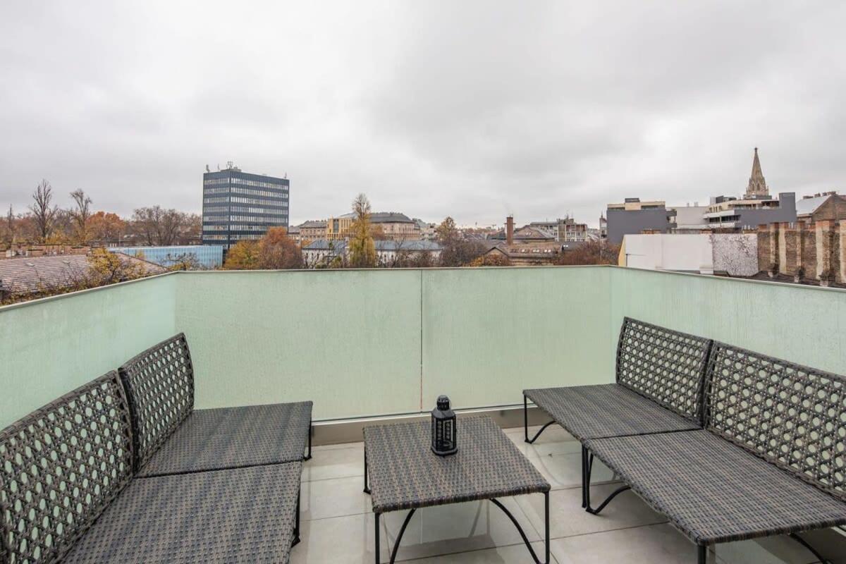 Modern Bright Place With Terrace Apartment
