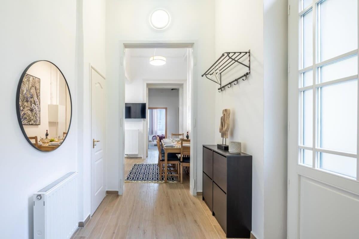 Very Large With Air Conditioning Apartament