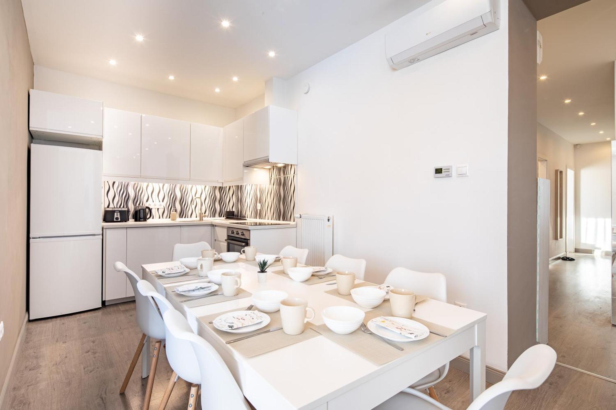 Sunny Three Bedroom *