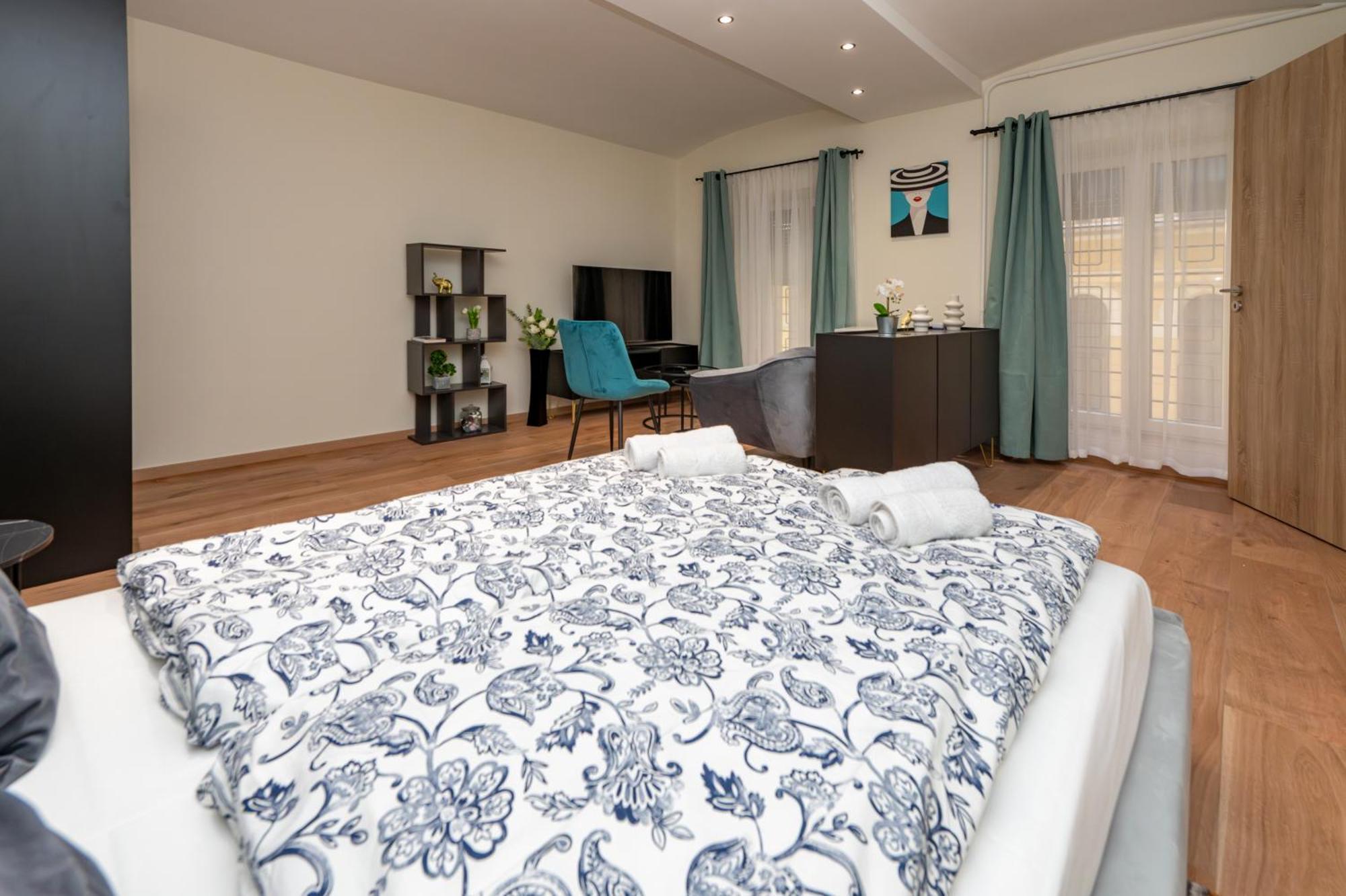 Astoria R92 Two Bedroom Apartman
