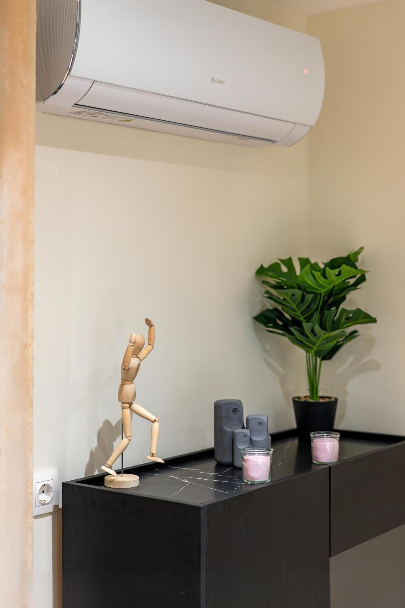 Astoria R91 One Bedroom Apartment *
