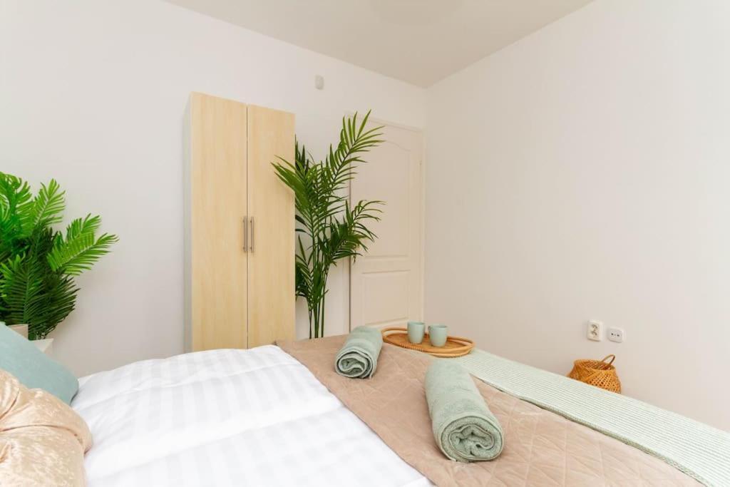 Family Lux Lounge In Voeroesmarty Street By Nw Apartamento Budapest