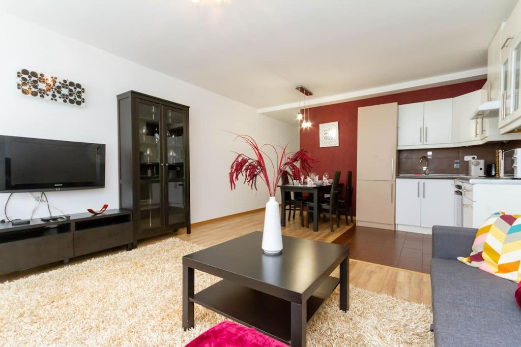 Family Lux Lounge In Voeroesmarty Street By Nw Apartamento *