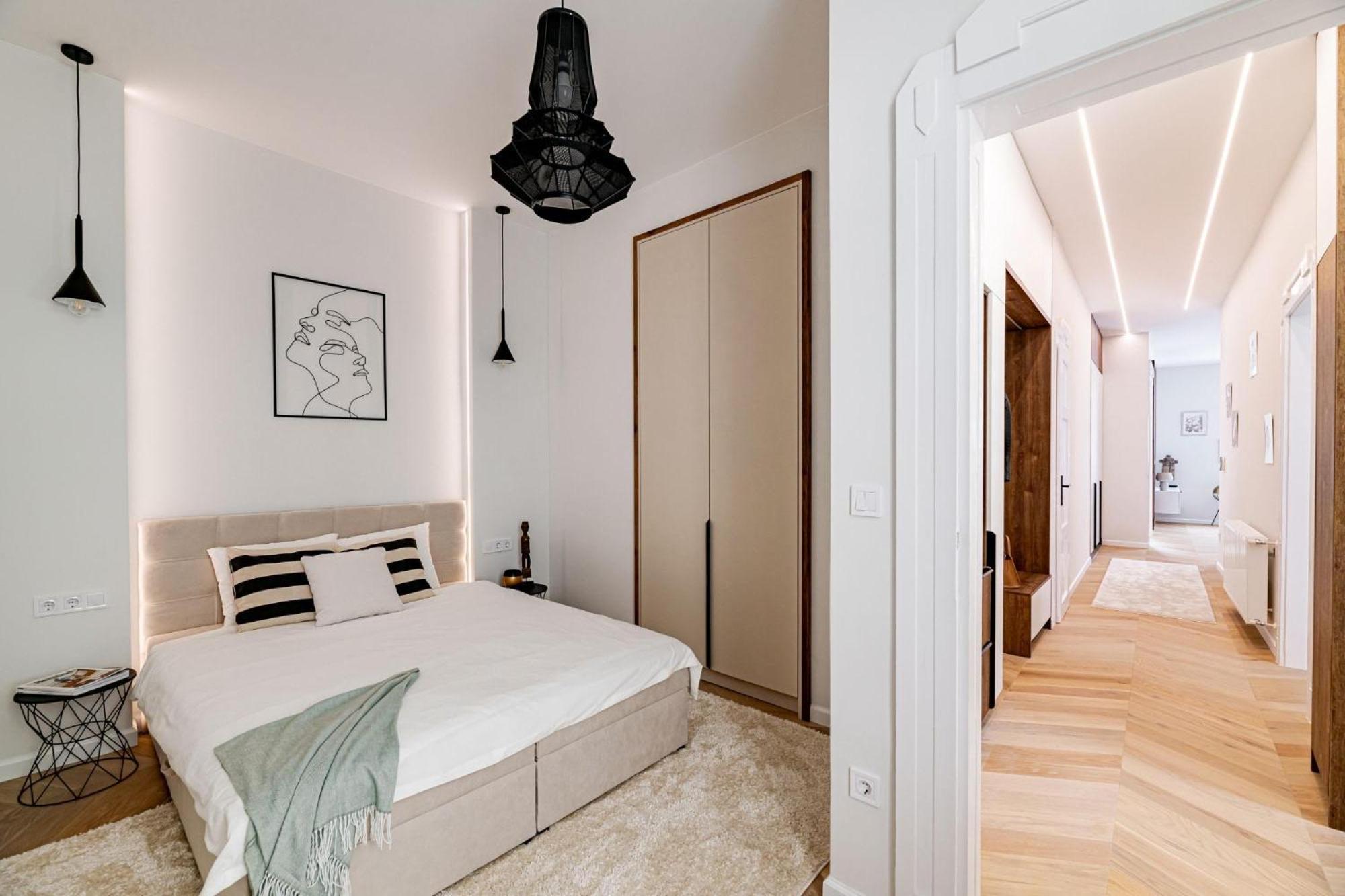 Onyx Oasis - Luxury 3 Bdrm Apartment