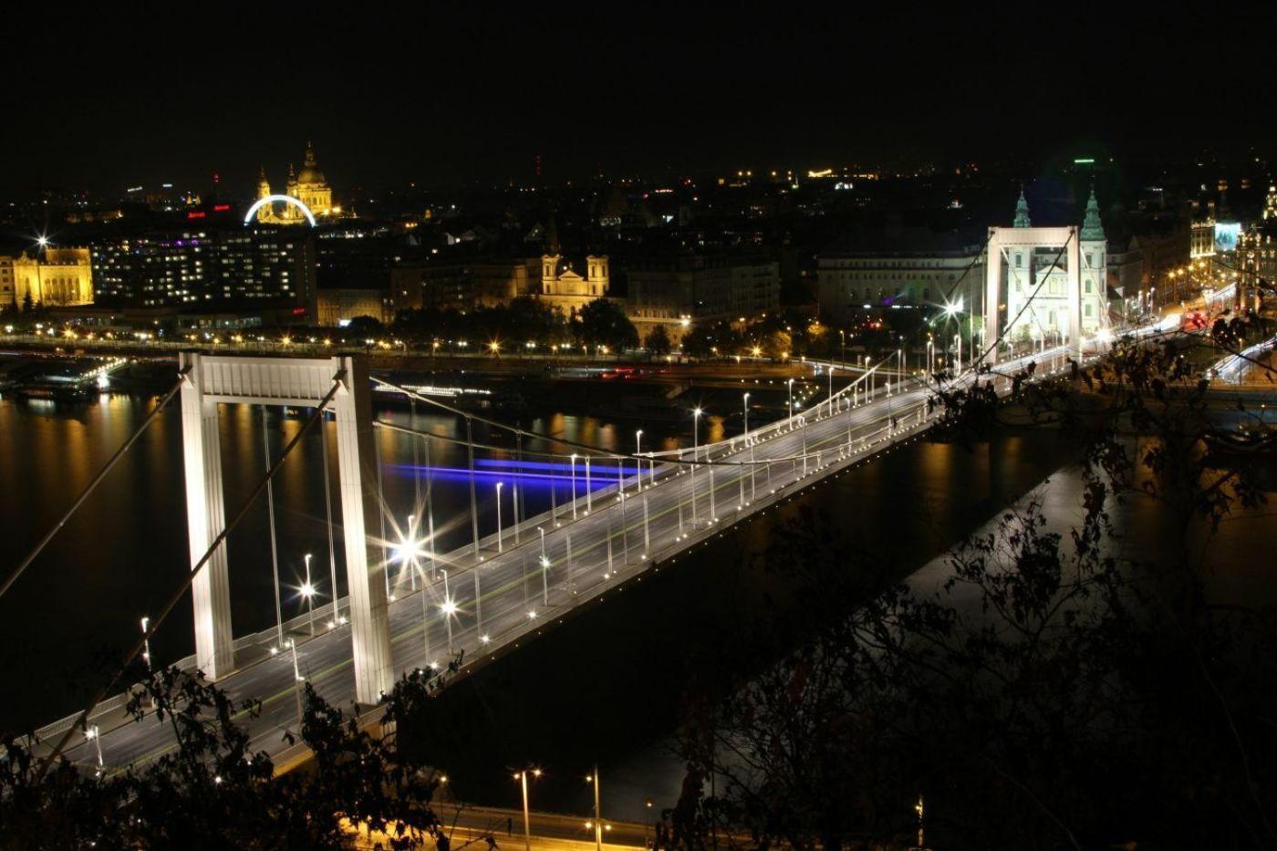 Bright Apartment In The Most Beautiful Street Of Budapest Vaci Street, Fashion Street Budapest
