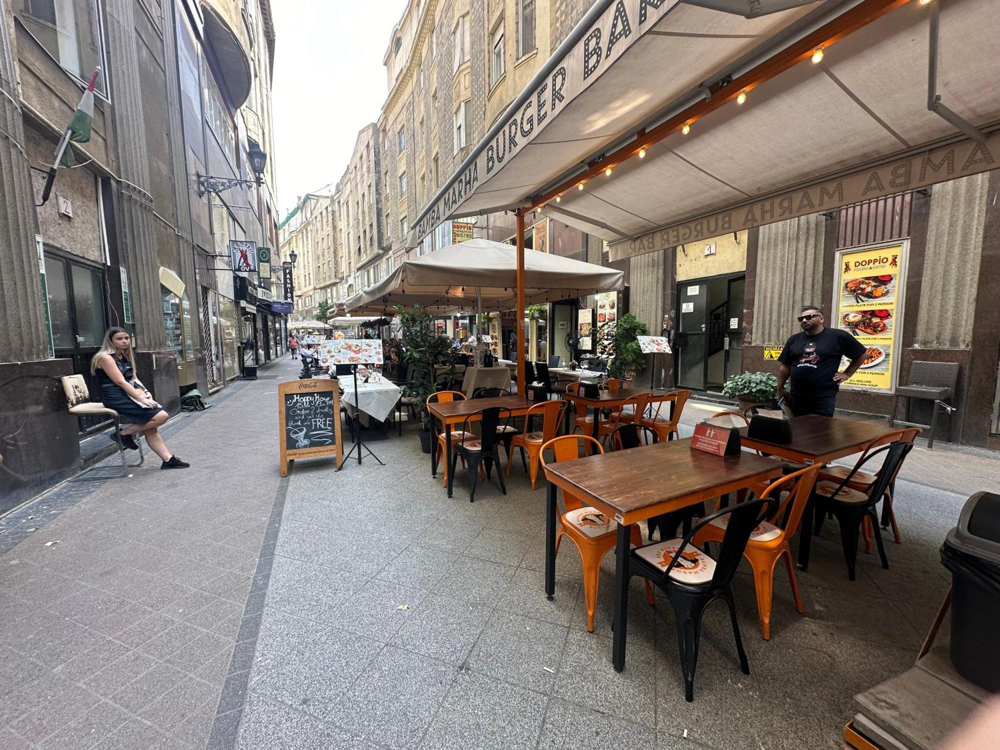 Appartamento Bright Apartment In The Most Beautiful Street Of Budapest Vaci Street, Fashion Street *