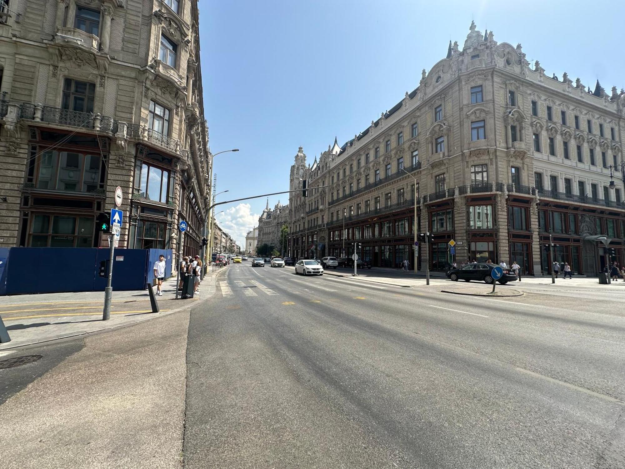 Bright Apartment In The Most Beautiful Street Of Budapest Vaci Street, Fashion Street Appartamento